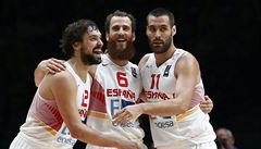 panlé Llull, Rodriguez a San Emeterio slaví evropský basketbalový triumf.