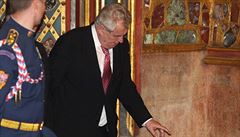 Prezident Milo Zeman v roce 2013 pi odemykání korunovaních klenot.