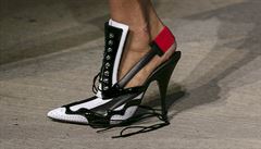 Neobvyklou módní pehlídku nachystal odvní dm Givenchy bhem newyorského...