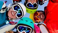 Povinné helmy a reflexní oblečení. Mladé lyžaře na Slovensku čekají změny
