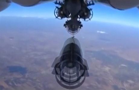 Zábr z kamery pod letadlem zveejnilo ruské ministerstvo obrany.