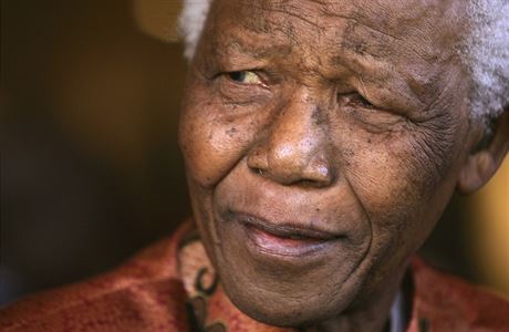 Nelson Mandela oficiln oznamuje svj stup z veejnho ivota