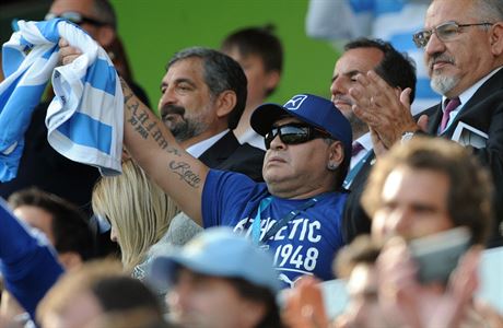 Argentinské ragbisty z hledit povzbuzoval i legendární fotbalista Diego...