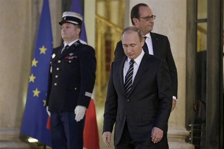 Ruský prezident Vladimir Putin pi pátením setkání s francouzským prezidentem...