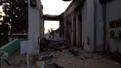 Trosky nemocnice Léka bez hranic v Kunduzu