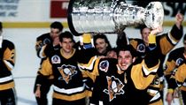 Mario Lemieux se Stanley Cupem. V dresu Pittsburghu ho zskal dvakrt.