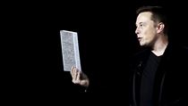 Automobilka Tesla pedstavila nov model X. Na snmku f firmy Elon Musk.