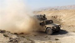 Vozidlo afghánské armády poblí msta Kunduz.