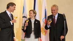 Zleva: Jií Kejval, Kateina Valachová a Milo Zeman.