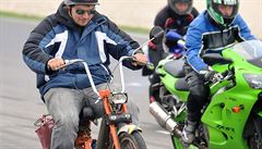 K vid�ní byly motocykly nejr�zn�j�ích druh�.