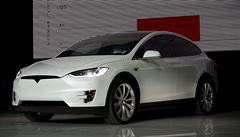 Automobilka Tesla pedstavila nový model X.