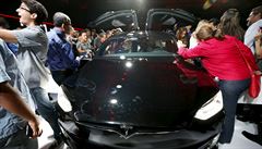 Automobilka Tesla pedstavila nový model X.