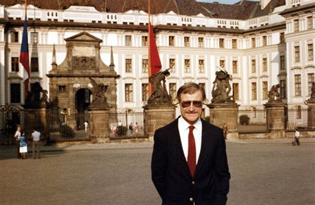 Karel Kcher ped Praskm hradem, 1987