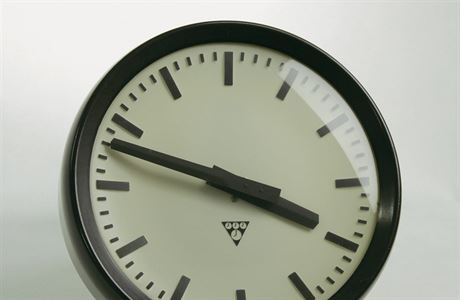 Autor neznámý, nástnné hodiny Elektroas, kolem 1965. Z výstavy Dohnat a...