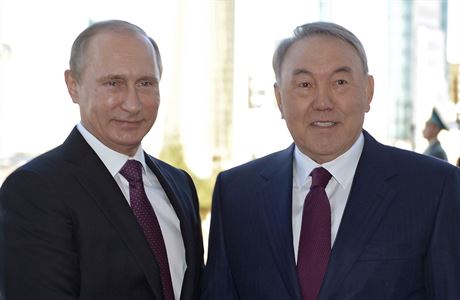 Vladimir Putin a Nursultan Nazarbajev v kazachstánské Astan.