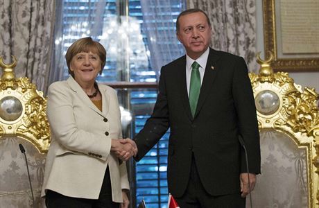 Nmeck kanclka Merkelov a tureck prezident Erdogan.