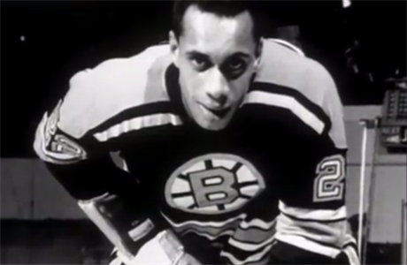 Willie ORee byl prvním hráem tmavé pleti, jen vyjel na led NHL. Stalo se tak...