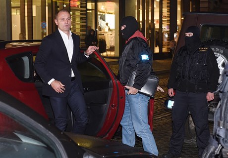 Policisté přivezli 13. října večer do Olomouce Ivana Langera.