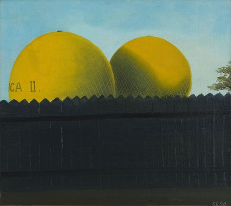Kamil Lhoták: Dva balony za ohradou (1940). Olej na plátn, 55,5 x 61 cm...