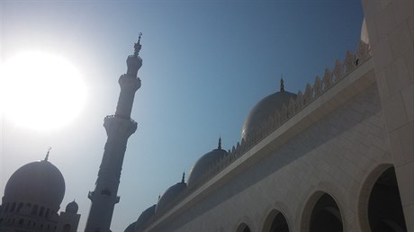 Čtyři oblohu pročesávající minarety, desítky kupolí a tisícovka sloupků krášli...