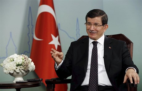 Turecký premiér Ahmet Davutoglu.