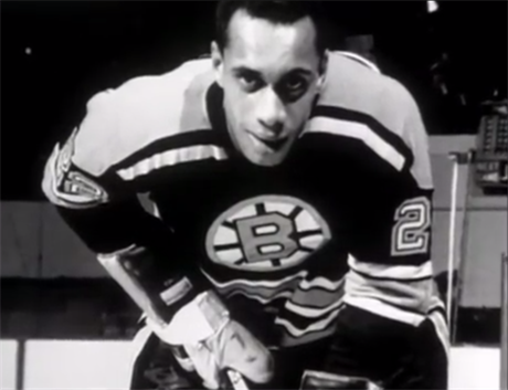 Willie O’Ree byl prvním hráčem tmavé pleti, jenž vyjel na led NHL. Stalo se tak...