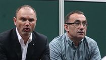 Ivan Langer a jeho známý, olomoucký podnikatel Ivan Kyselý sledují zápas Tomáše...