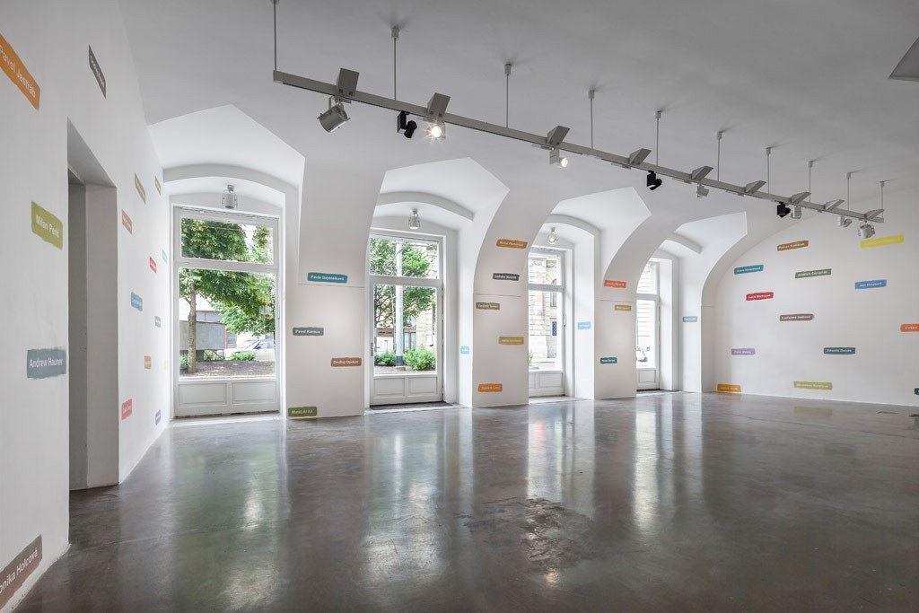 Kvalitá� propojuje design, um�ní a architekturu. Jeho galerie a kancelá�e se...