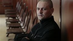 Ruský levicový opoziční aktivista Sergej Udalcov čeká v soudní hale na slyšení. | na serveru Lidovky.cz | aktuální zprávy