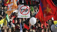 Demonstranti v Berlín demonstrují proti TTIP