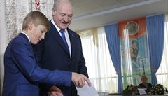 Alexandr Lukaenko se synem Nikolajem volí prezidenta Bloruska. Kdo to asi bude