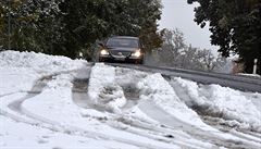 Sníh 14. íjna poprvé výrazn zkomplikoval dopravu v Karlovarském kraji. Od...