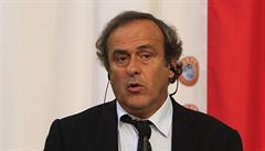 Anglie dočasně stáhla podporu Platiniho kandidatury do čela FIFA