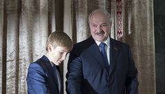 Alexandra Lukaenka k volební urn doprovodil jeho vrný stín, nejmladí...