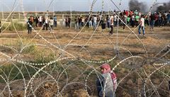 Palestinci u hranic Izraele a Pásma Gazy.