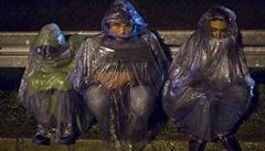 Zima, déšť a napětí. Stovky běženců uvízly mezi Chorvatskem a Slovinskem