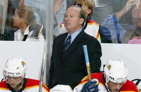 Trenér Mike Keenan.