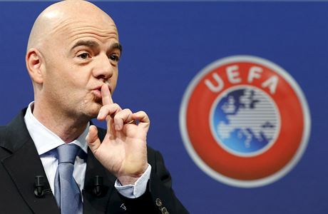 Generální sekretá UEFA Gianni Infantino.