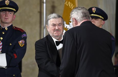 Frantiek Ringo ech bhem pedávání státních vyznamenání na Praském hrad.