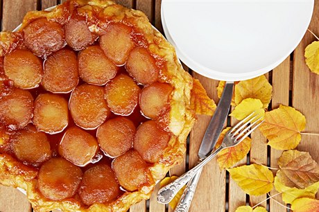 Tarte tatin se hodí k podzimu nejen barvou