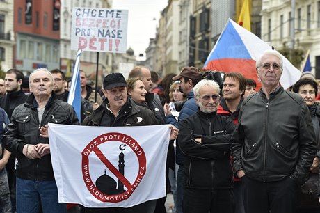 Protestní shromádní proti nelegální imigraci 28. íjna v Brn.