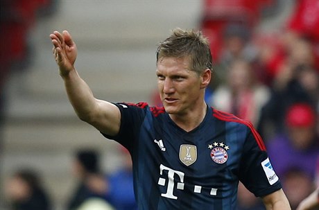 Bastian Schweinsteiger jet v dresu Bayernu Mnichov.