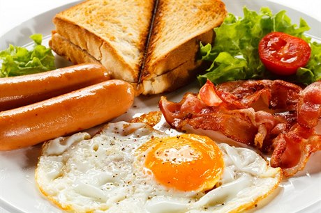 Typická anglická snídaně může podle vědců zkrátit život.