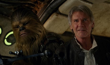 Han Solo (Harrison Ford) a vejk (v anglickém originále Chewbacca) po ticeti...