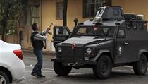 Speciln jednotky tureck policie zasahuj ve mst Diyarbakir, povaovanm za...