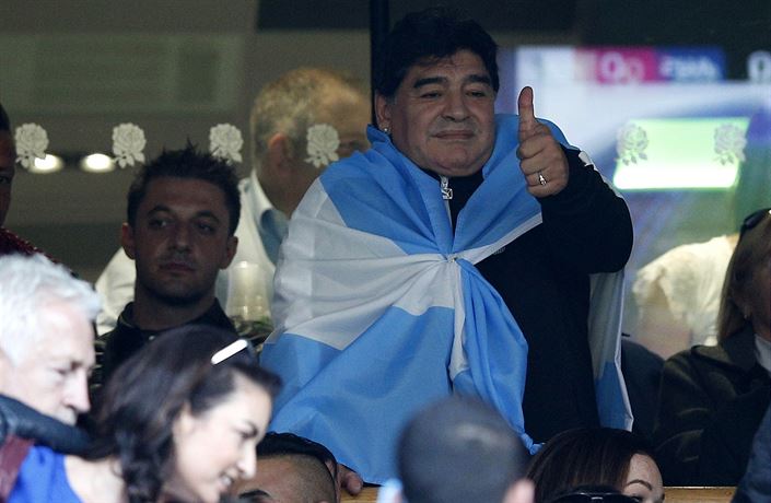 Legenda v hlediti. Argentin fandil i Diego Maradona.