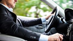 Polovina českých řidičů za jízdy používá mobil. 23krát tím zvyšují riziko nehody