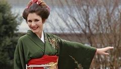 V japonském kimonu. Oblékání do tradičního oděvu zabere podle Karin Písaříkové... | na serveru Lidovky.cz | aktuální zprávy