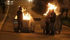 Mezi zrannými jsou dva demonstranti a jeden policista.