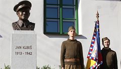 Památník Jana Kubie ped jeho rodným domem